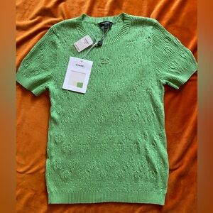 T-shirt
Size 40
Never worn
Green, Cotton